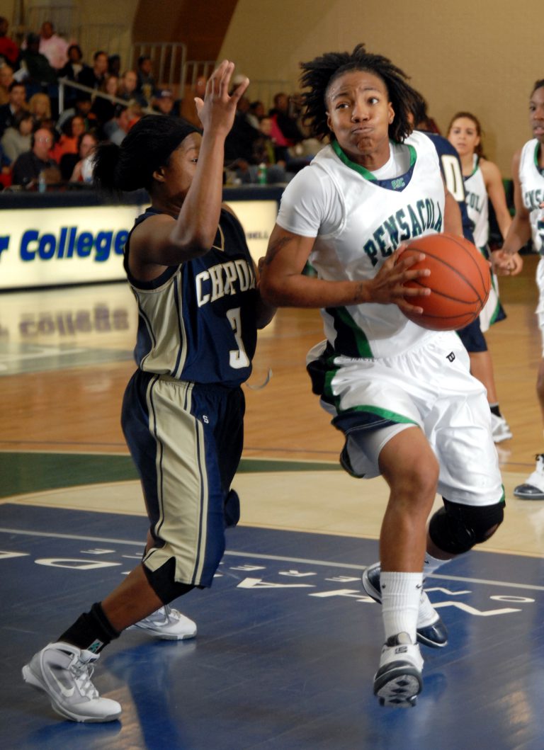 Female basketball player driving to the hoop during a game at eCorsair event.