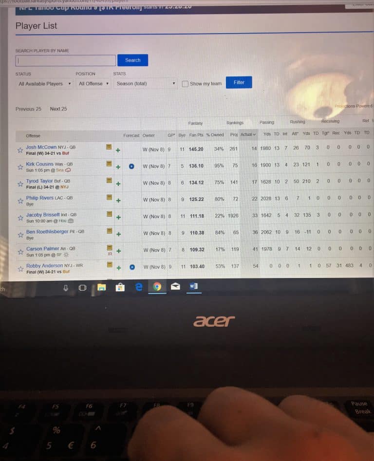 ESports gaming interface displayed on Acer laptop screen.